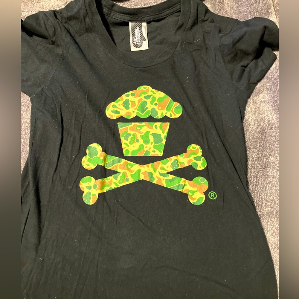 Johnny Cupcakes Camo Women’s Medium